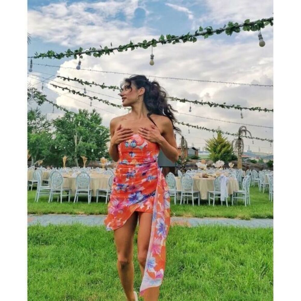 Micas Vibrant Floral Strapless Asymmetric Hem Summer Party Cocktail Mini Dress M